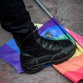 La police turque disperse avec du gaz lacrymogne un rassemblement LGBT - Istanbul 