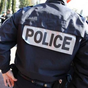Un couple gay victime d'insultes homophobes de la part de policiers - Paris 