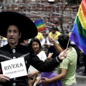 Des centaines de manifestants  Mexico pour soutenir les droits des homosexuels - Mexique