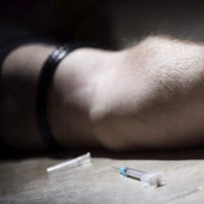 L'Observatoire franais des drogues et toxicomanies alerte sur le chemsex chez les gays  - Sant gay