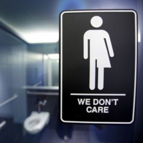La Caroline du Nord va retirer le projet controvers sur l'utilisation des toilettes publiques par les transgenres