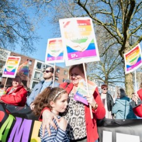 Manifestations dans plusieurs villes aprs l'attaque d'un couple gay - Pays-Bas