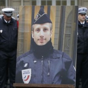 Le ministre de l'Intrieur saisit la justice aprs des commentaires homophobes visant le policier - Attentat des Champs-Elyses 