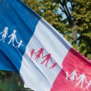 La Manif pour tous appelle  s'opposer  Macron, <I>candidat ouvertement anti-famille</I>