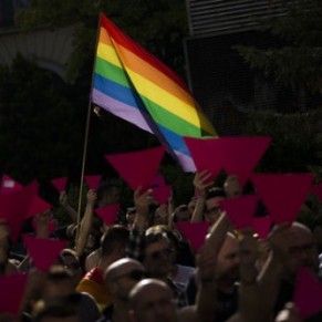 Manifestation  Saint-Ptersbourg pour soutenir la communaut LGBT en Tchtchnie - Russie