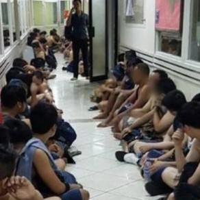 Arrestations en masse  une fte gay  Jarkarta - Indonsie