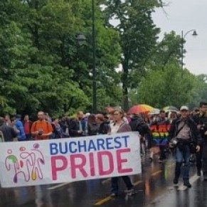 Gay pride  Bucarest sur fond de campagne contre les mariages homosexuels - Roumanie