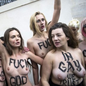 Juges pour exhibition sexuelle, les Femen revendiquent un usage politique du corps - Manifestation