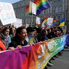 Rassemblement pro-gay sans incidents  Saint-Ptersbourg - Russie / Tchtchnie 