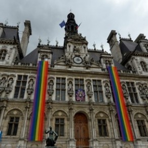 Paris va changer ses formulaires administratifs pour prendre en compte les couples homoparentaux - Egalit  