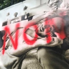 Une exposition photo montrant des couples gay vandalise par des tags homophobes - Metz 