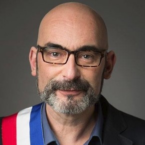 Vis par des tags homophobes, le maire d'Ivry-sur-Seine porte plainte - Homophobie 