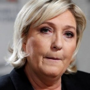 Marine Le Pen excuse les propos homophobes et misogynes de Bolsonaro  - Brsil / Extrme droite 