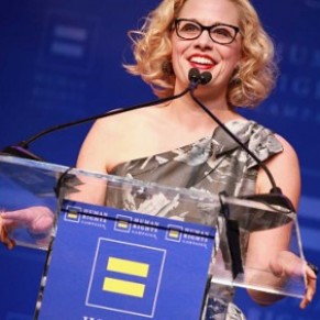 Kyrsten Sinema, dmocrate et bisexuelle revendique, lue snatrice dans l'Arizona - USA / Elections au Congrs