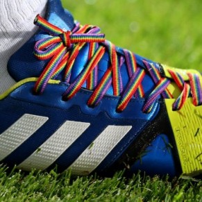 Des lacets arc-en-ciel pour le XV de France face aux Fidji - Rugby / Homophobie 