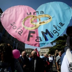 Une marche rose et bleu pour clore le congrs ultra-ractionnaire des familles - Italie 