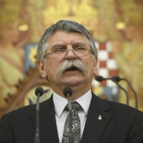 Toll aprs des propos homophobes du prsident du Parlement - Hongrie 