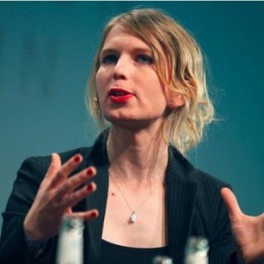 La lanceuse d'alerte transgenre Chelsea Manning  nouveau renvoye en prison - Affaire Julian Assange 