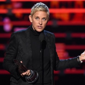 L'animatrice lesbienne Ellen DeGeneres agresse sexuellement par son beau-pre  l'adolescence - Etats-Unis 