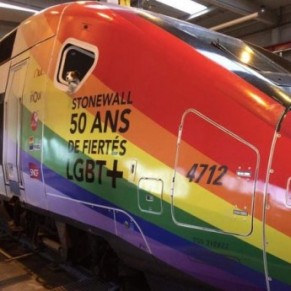 Un TGV aux couleurs arc-en-ciel pour le mois des fierts - SNCF 