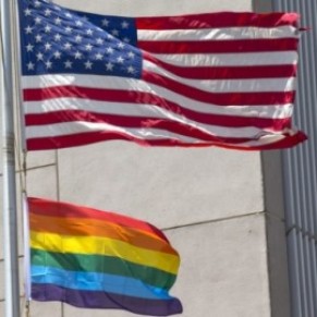 Polmique aprs l'interdiction de drapeaux arc-en-ciel sur les ambassades amricaines - Diplomatie 