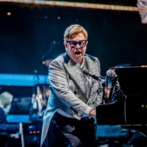 Survolt et mu, Elton John entame ses adieux  la France - Pop 