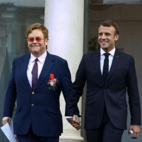 Main dans la main, Macron et Elton John mobilisent contre le sida - Elyse
