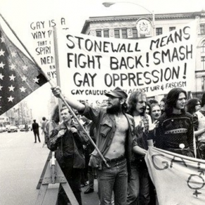 Stonewall, 28 juin 1969: quand la communaut gay encercle la police de New  York  - Histoire 