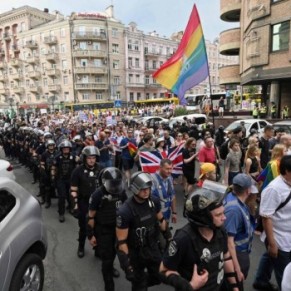 La gay pride runit des milliers de personnes  Kiev - Ukraine 