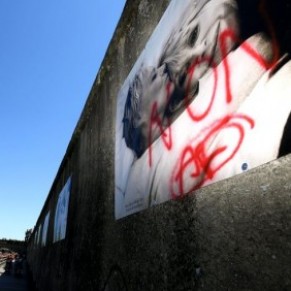 Une exposition photo avec des couples homosexuels vandalise - Bourges 