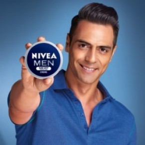 L'agence de pub de Nivea cesse sa collaboration avec la marque aprs des remarques homophobes  - Business / Diversit 
