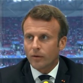 Macron favorable  l'arrt des rencontres en cas de chants homophobes - Football