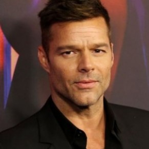 Le gouverneur appel  dmissionner aprs la fuite de messages injurieux  l'gard de Ricky Martin 