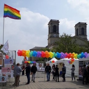 Prison avec sursis requise contre les tudiants catholiques ayant saccag un stand LGBT 
