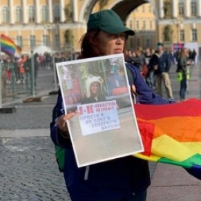 La gay pride  nouveau empche  Saint- Ptersbourg  - Russie 