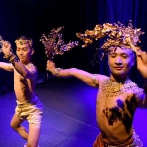 Au Cambodge, des danseurs gay rinventent l'art millnaire de l'Apsara - Asie 