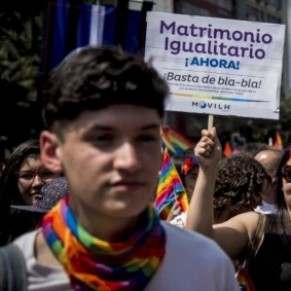 Dbat au Snat pour une loi sur le mariage homosexuel - Chili 