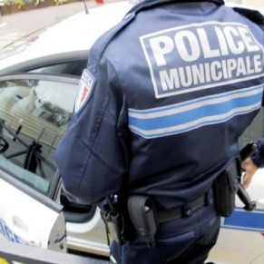 Plainte de quatre familles aprs des injures homophobes et racistes profres par des policiers contre leurs enfants  - Vitry-sur-Seine 