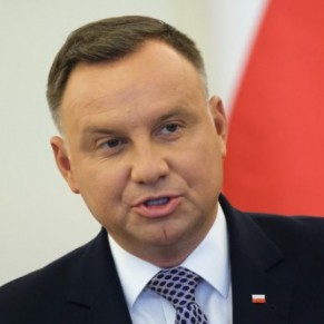 Le prsident promet d'interdire le mariage gay, l'adoption et l'ducation aux questions LGBT dans les coles - Pologne / Prsidentielle  
