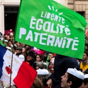 Rassemblements contre la <I>PMA sans père</I> dans plusieurs villes de France - PMA pour toutes 