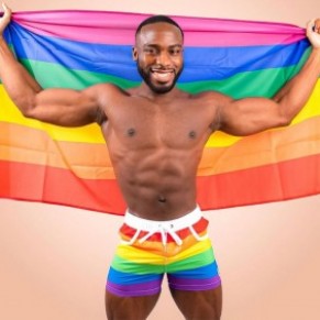 Le fils d'un politicien homophobe fait un coming out retentissant  - Nigeria 