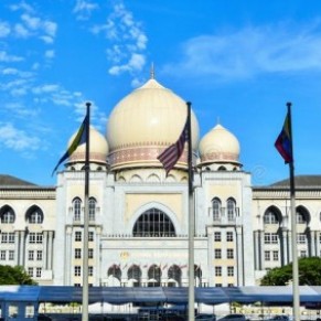 Un homme remporte une victoire judiciaire contre les lois islamiques criminalisant l'homosexualit  - Malaisie 