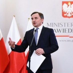 Un projet de loi pour exclure les couples de mme sexe de l'adoption  - Pologne