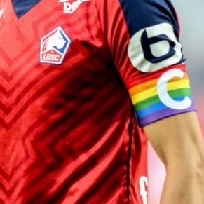 Des maillots aux couleurs du mouvement LGBT pour lutter contre l'homophobie - Football 