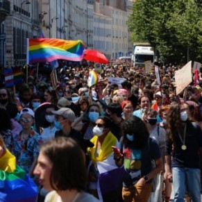 A la Marche des Fierts de Lyon, la non-mixit fait dbat  - Gay Pride 