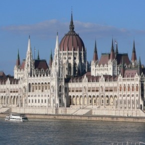 Nombreuses ractions d'inquitude aprs le passage d'une loi homophobe  - Hongrie  