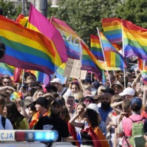 Des milliers de participants  la Gay Pride de Varsovie - Pologne 