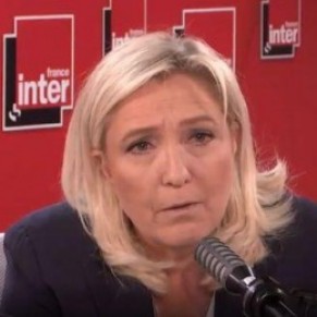 Marine Le Pen veut <I>laisser le sport en dehors de la politique</I>
