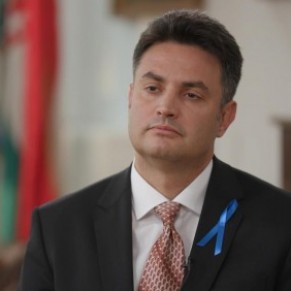 Le candidat anti-Orban veut annuler la loi anti-LGBT s'il est élu  - Hongrie / Elections 