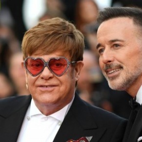La star de la pop britannique Elton John fête ses 75 ans - Anniversaire 